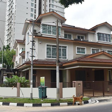 Вилла 67 First Island Bukit Jambul Экстерьер фото